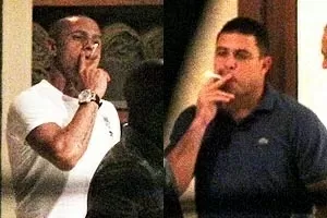 Ronaldo fuma e bebe em festa na sua casa