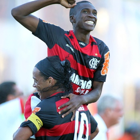 Negueba com Ronaldinho nos tempos de Flamengo - Maurício Val/ VIPCOMM
