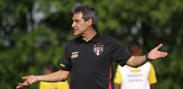 Carpegiani põe Rivaldo como favorito, mas também cogita Casemiro para domingo - Luiz Pires/Vipcomm