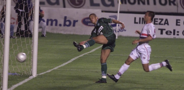 Alex relembra gol antológico em Ceni anotado há 15 anos: 'Orgulho enorme'