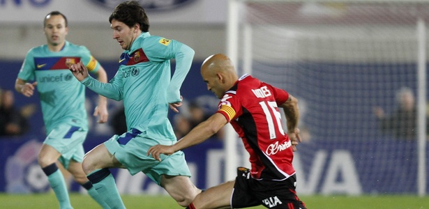 Destaque do meio do Barcelona, Messi fez o dele e perdeu a chance de marcar mais - Enrique Calvo/Reuters