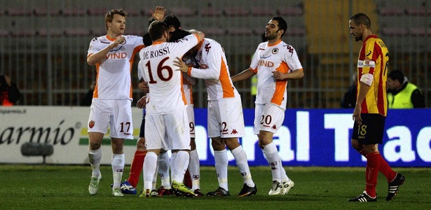 Roma conseguiu superar o Lecce graças a um gol de Pizarro no fim do jogo - Federico Gambarini/EFE