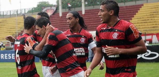Thiago Neves e Ronaldinho Gaúcho decidiram a partida neste sábado de Carnaval - Fábio Borges/VIPCOMM