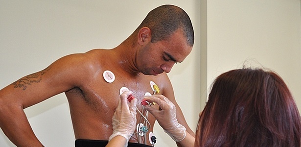 Diego Tardelli faz testes médicos no clube da rússia Anzhi