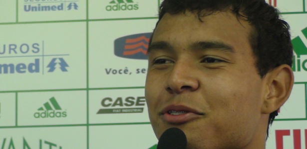 Atacante Vinícius concede entrevista coletiva após o treino do Palmeiras - Paula Almeida/UOL