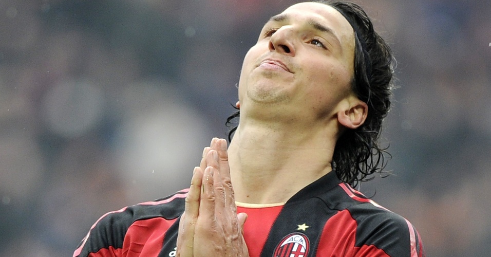Ibrahimovic lamenta lance perdido contra o Bari (13/03/2011)