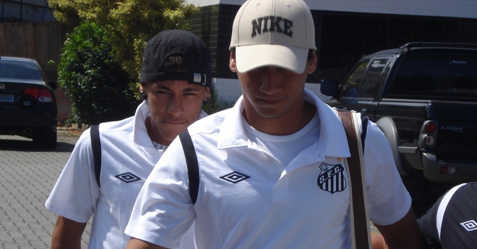 Ganso e Neymar chegam no Santos