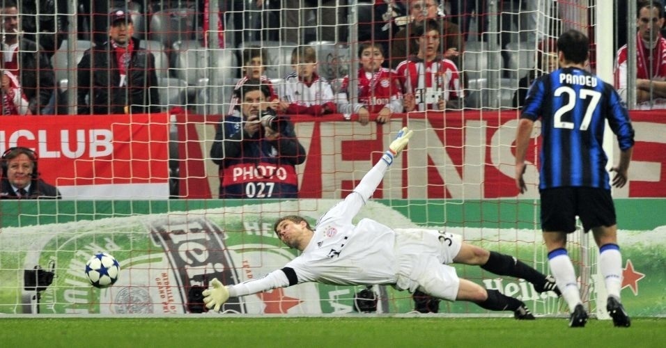 Pandev, gol da Inter de Milão, contra o Bayern de Munique na Liga dos Campeões