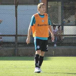 Adílson volta ao time do Grêmio nesta quinta-feira e tem regresso comemorado por Fábio Rochemback - Marinho Saldanha/UOL Esporte