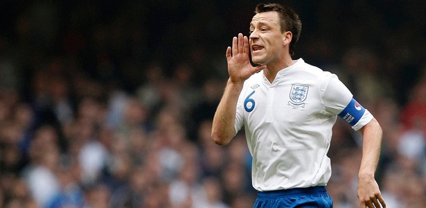 Terry comanda a seleção inglesa no duelo contra o País de Gales, um de seus últimos - Darren Staples/Reuters