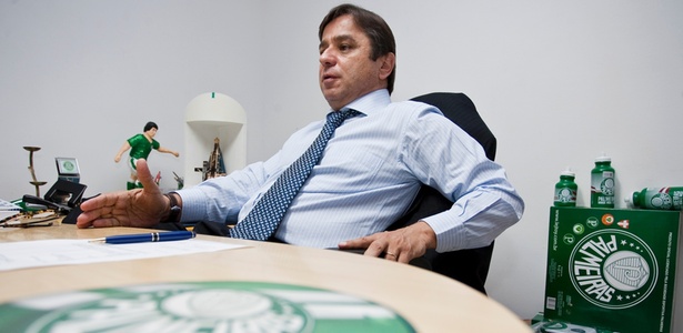 Arnaldo Tirone, presidente do Palmeiras, pede um pouco de melhora do time - Eduardo Anizelli/Folhapress
