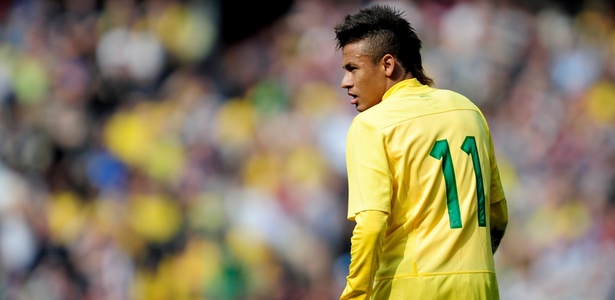 Neymar foi alvo de vaias e casca de banana durante jogo da seleção na Inglaterra - Getty Images