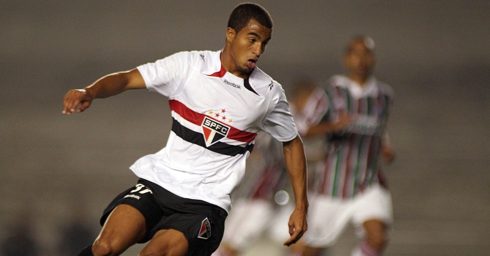 Lucas, do São Paulo, enfrenta o Fluminense