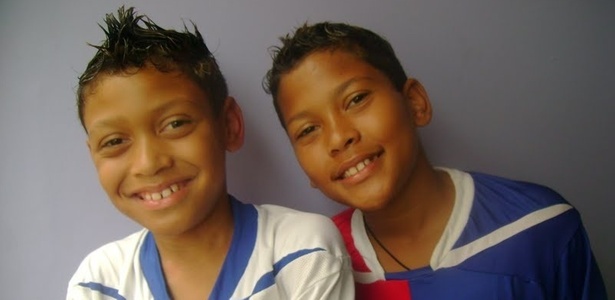 Netos de Pelé, Octávio (dir) e Gabriel são filhos de Sandra Regina, morta em 2006 - 