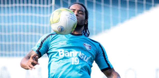 Carlos Alberto volta ao time tricolor e pode jogar no domingo, contra o VEC - Wesley Santos/Pressdigital