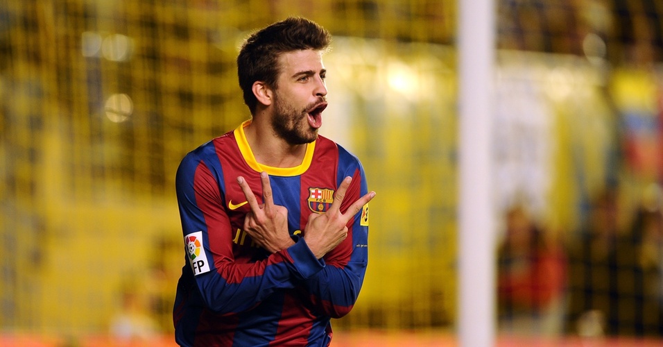 Piqué comemora gol sobre o Villarreal sobre o Barcelona