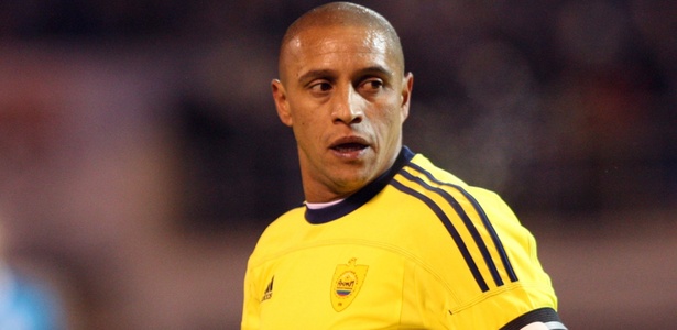 Roberto Carlos ficará como técnico interino do Anzhi Makhachkala - AFP