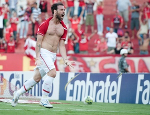 Gringo comemorou muito o primeiro gol com a camisa do Inter e viu time mais ofensivo em campo