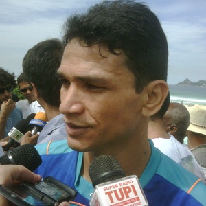A postura do zagueiro Ronaldo Angelim é considerada exemplar dentro do futebol rubro-negro - Vinicius Castro/ UOL Esporte