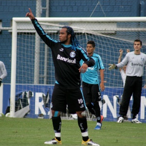 Wesley Costa pede desculpas para a torcida do Grêmio por erro em