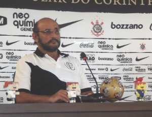 O polêmico Rosenberg, diretor de marketing do Corinthians, mais uma vez alfinetou os seus rivais