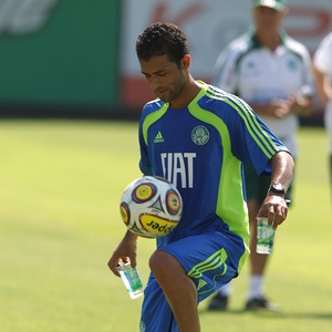 Pierre, que chegou a Belo Horizonte nesta terça-feira, deve assinar contrato até o final da temporada - Rivaldo Gomes/Folhapress