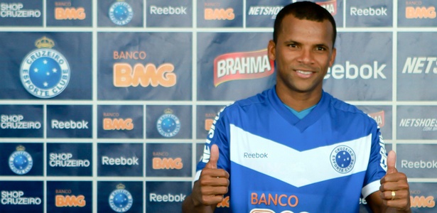 Vítor é apresentado pelo Cruzeiro e quer ajudar nova equipe na Libertadores - Washington Alves/Vipcomm