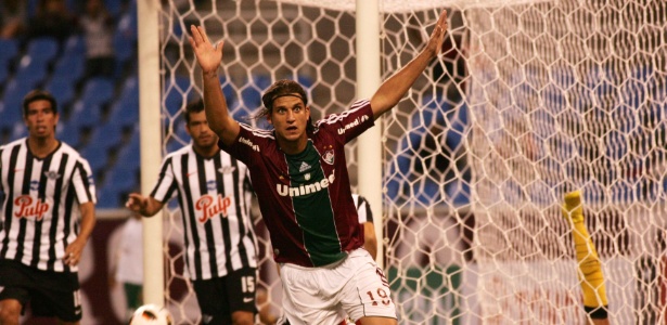 Rafael Moura fez o primeiro gol do Fluminense na vitória sobre o Libertad por 3 a 1 - Rafael Moraes/Photocamera