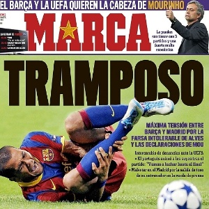 Daniel Alves foi chamado de "mentiroso" pelo jornal <i>Marca</i>; lateral rebateu críticas por jogada com Pepe - Reprodução