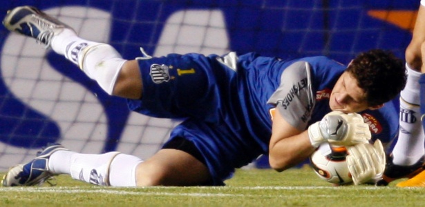 Rafael em ação pelo Santos; jovem goleiro foi muito elogiado por Marcos, seu ídolo  - AP Photo/Miguel Tovar