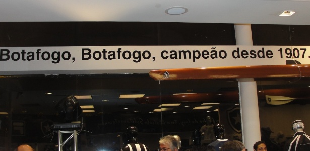 O início do hino do Botafogo pode ser visto na nova loja oficial do clube carioca - Pedro Ponzoni/UOL Esporte
