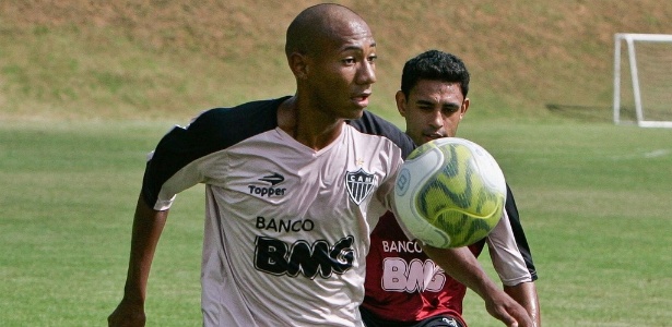 Após a eliminação da Copinha, Leleu (f) e Paulo Hneirque treinaram com Cuca - Bruno Cantini/site oficial do Atlético-MG