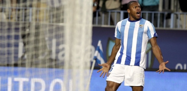 Julio Baptista comemora um gol com a camisa do Málaga: alvo do Vasco em 2013 - Jorge Zapata/EFE