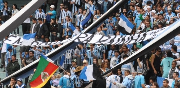 A torcida do Grêmio fez uma faixa "Em Roma era Rainha" para Falcão, Rei de Roma - Marinho Saldanha/UOL Esporte