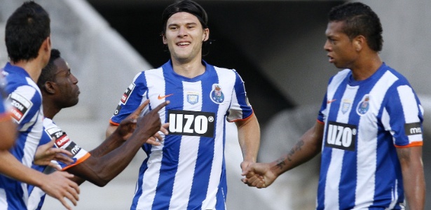 Jogadores do Porto comemoram gol na vitória sobre o Marítimo na última rodada