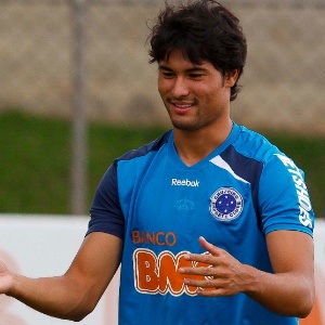 Meia Pedro Ken, que não estava nos planos do Cruzeiro, foi cedido ao Vitória por uma temporada - Washington Alves/VIPCOMM
