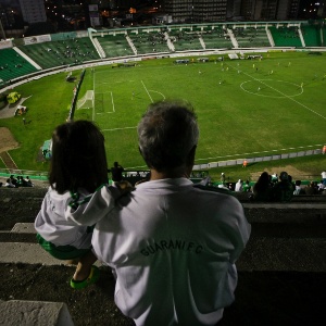 O estádio Brinco de Ouro da Princesa, do Guarani, é um dos oito interditados por falta de segurança - Adriano Vizoni/Folhapress
