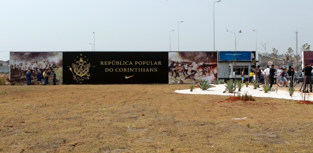 Corinthians quer primeiro modernizar CT para depois lucrar com a venda do "batismo" - Robson Ventura/Folha Imagem