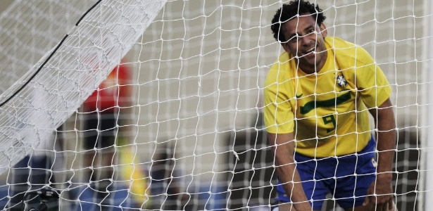 Fred passou em branco no empate com Holanda e a seleção saiu vaiada pelos goianos - Ricardo Moraes/Reuters