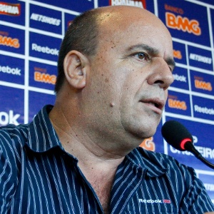 Valdir Barbosa, gerente de futebol do Cruzeiro, diz que Joel Santana indicou zagueiro ao clube mineiro - Washington Alves/Vipcomm