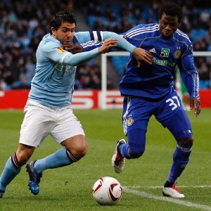 Yusuf (d), do Dynamo Kiev, revelou que jogadores sentem no bolso quando a equipe não vence - Darren Staples/Reuters