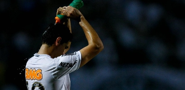 Ganso em lance na final da Copa Libertadores 2011, entre Santos e Peñarol (22/06/2011)
