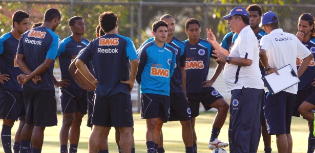 Joel não poupa gírias e apelidos em suas conversas com os jogadores do Cruzeiro - Washington Alves/Vipcomm