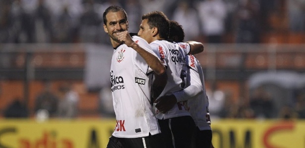 Danilo comemora o golaço marcado na vitória de 5 a 0 do Corinthians sobre o São Paulo - Fabio Braga/Folhapress