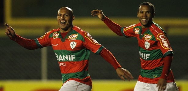 Edno (e) marcou dois belos gols e deu assistência para Marcelo Cordeiro fazer o seu - Fabio Braga/Folhapress