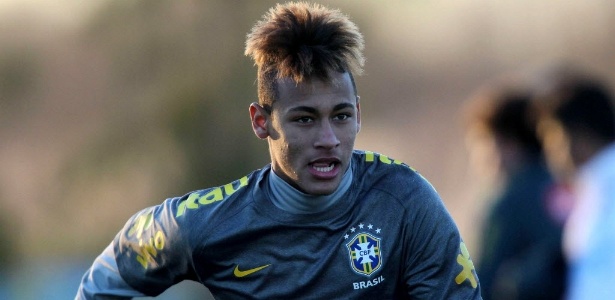 Cabelo de Neymar é uma das preocupações do Real Madrid com imagem do jogador - Marcelo Sayao/EFE