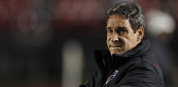 Carpegiani minimizou a possibilidade de ser demitido após derrota para o Botafogo - Fabio Braga/Folhapress