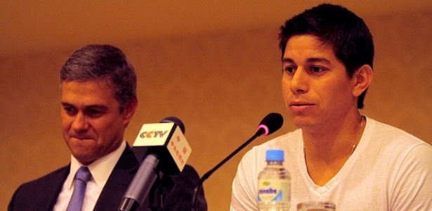 Darío Conca não está satisfeito com a postura de Peter (E) e a diretoria do Fluminense - Caio Amy/ Photocamera