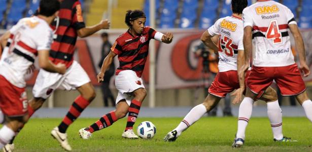 Ronaldinho Gaúcho teve outra boa atuação em mais uma vitória do Flamengo  - Vipcomm
