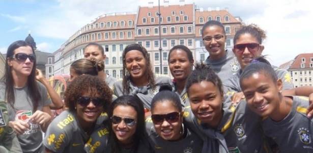 Jogadoras da seleção brasileira aproveitam folga para passear em Dresden